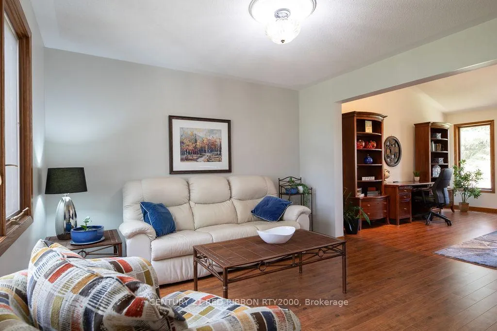 Photo 12 of 110 Roe Street, Southwest Middlesex, Glencoe — HOMEH