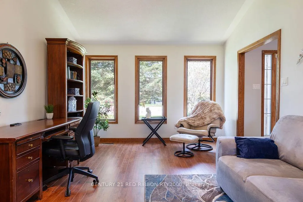 Photo 15 of 110 Roe Street, Southwest Middlesex, Glencoe — HOMEH