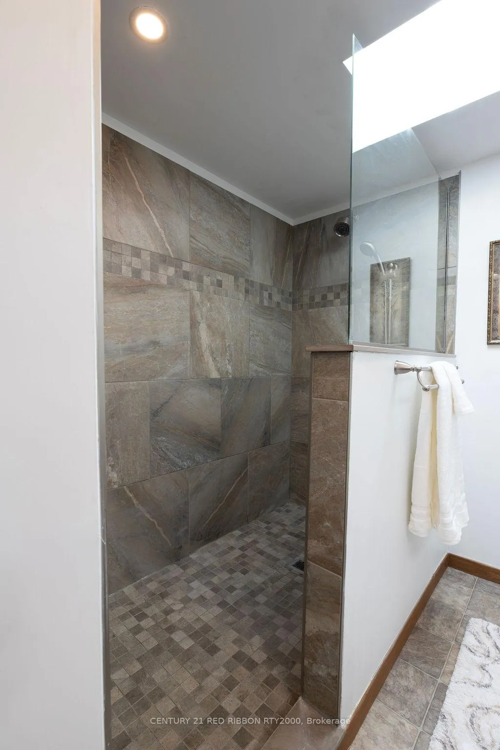 Photo 25 of 110 Roe Street, Southwest Middlesex, Glencoe — HOMEH
