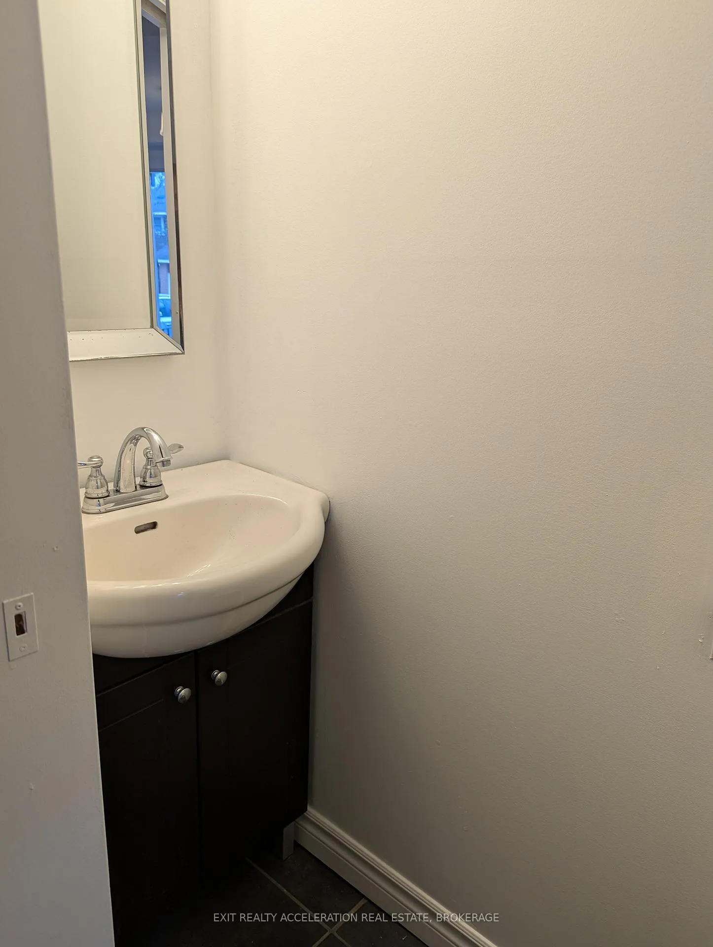 Photo 3 of Unit 17, 19 MacPhearson Avenue, Kingston, Central City West — HOMEH
