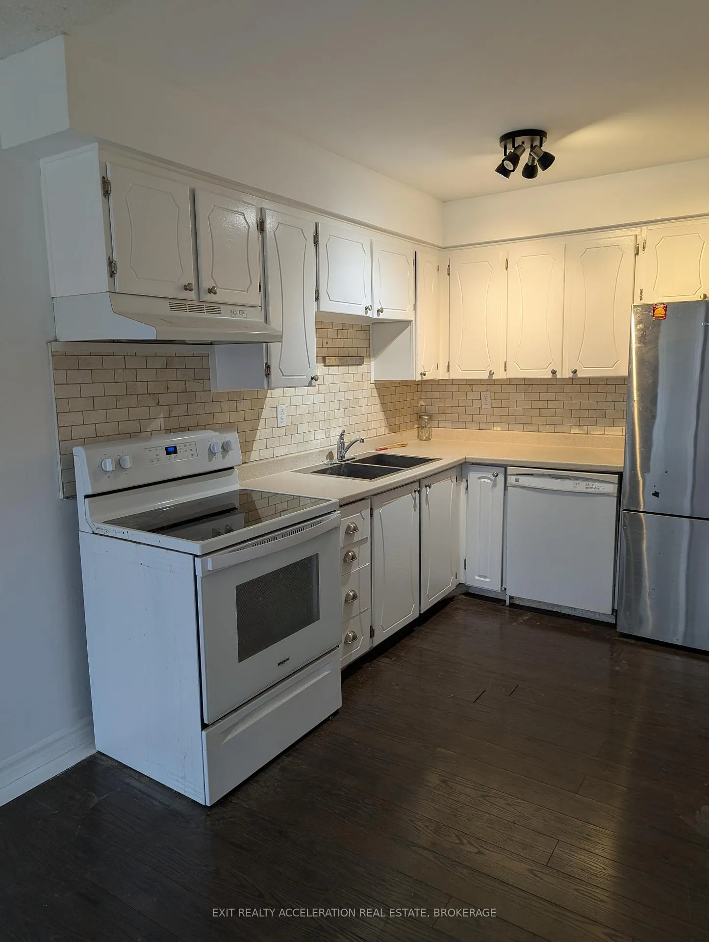 Photo 4 of Unit 17, 19 MacPhearson Avenue, Kingston, Central City West — HOMEH