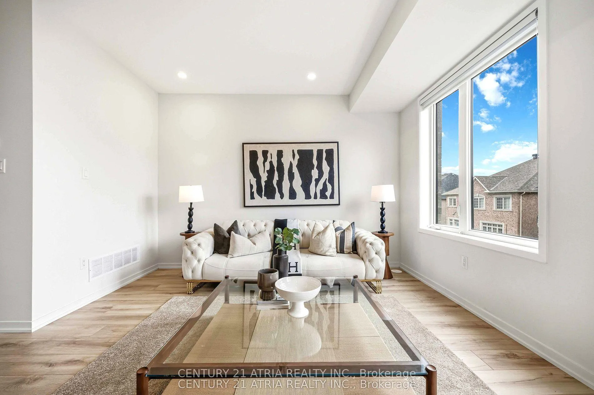 Photo 6 of 93 Rattenbury Road, Vaughan, Patterson — HOMEH