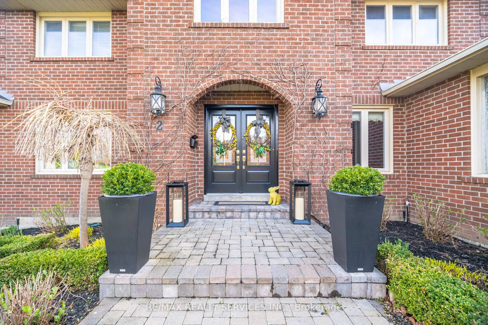 Photo 4 of 2 Whitmore Court, Brampton, Heart Lake West — HOMEH