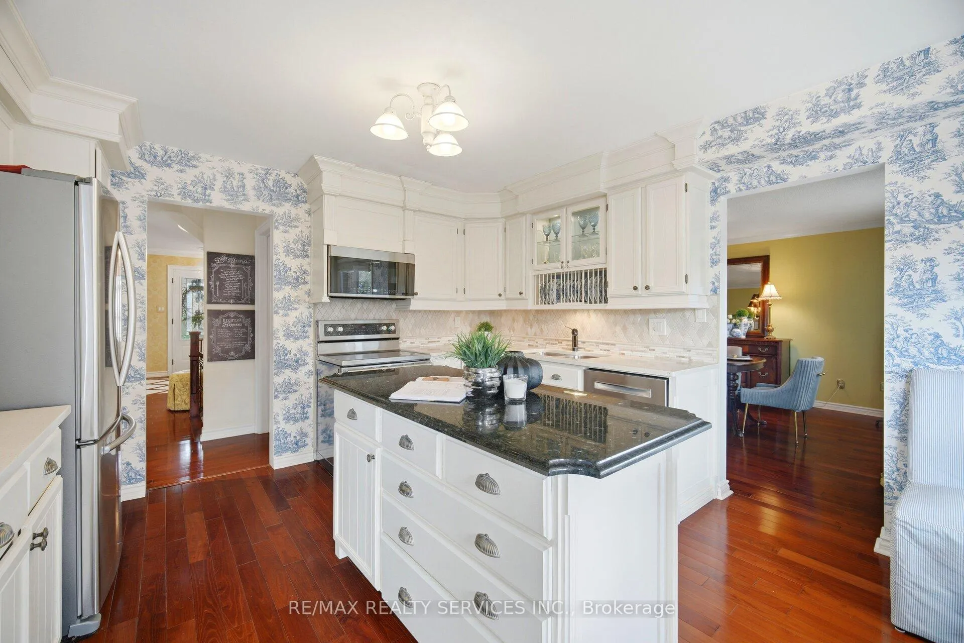 Photo 11 of 2 Whitmore Court, Brampton, Heart Lake West — HOMEH