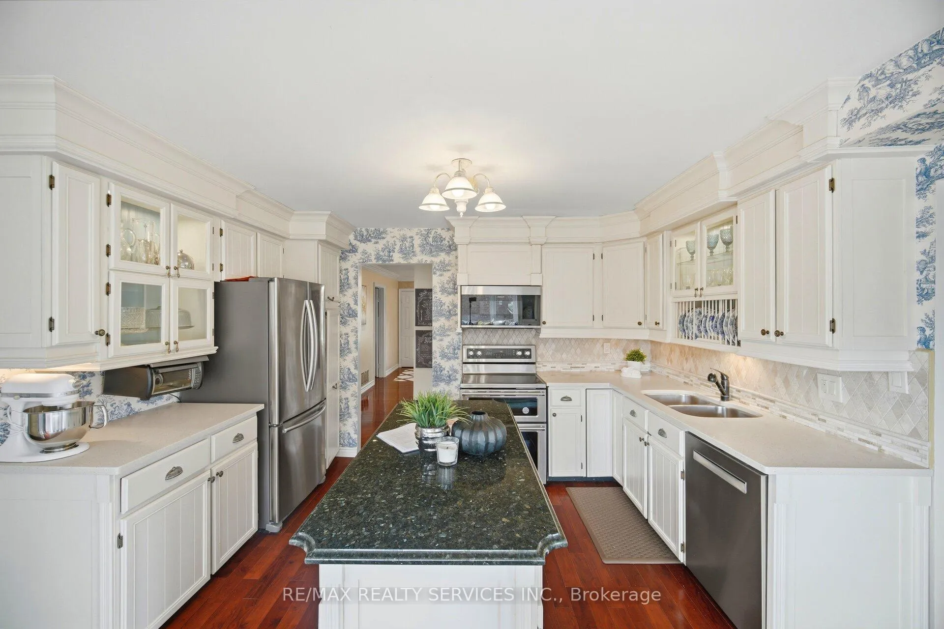 Photo 13 of 2 Whitmore Court, Brampton, Heart Lake West — HOMEH