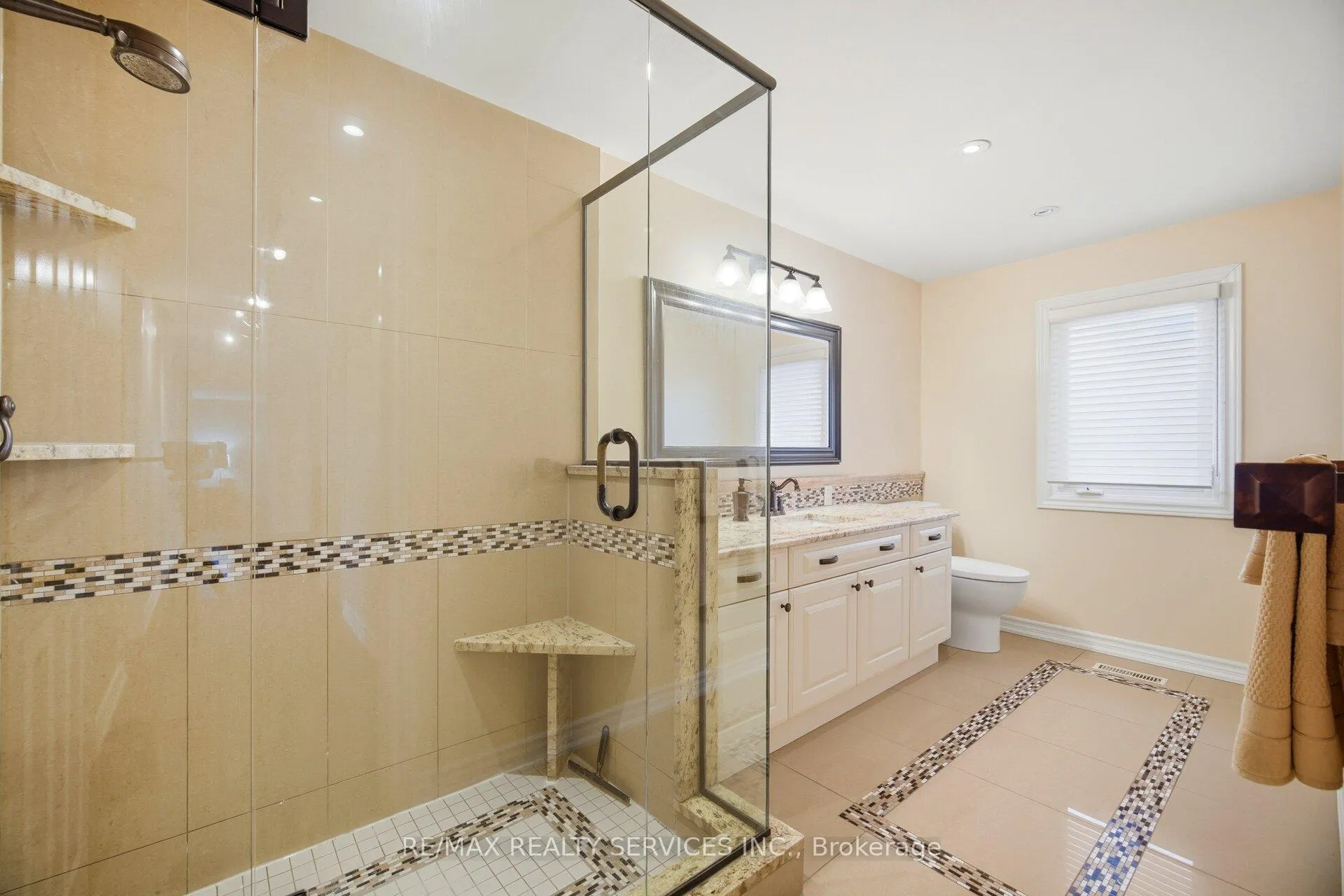 Photo 34 of 2 Whitmore Court, Brampton, Heart Lake West — HOMEH
