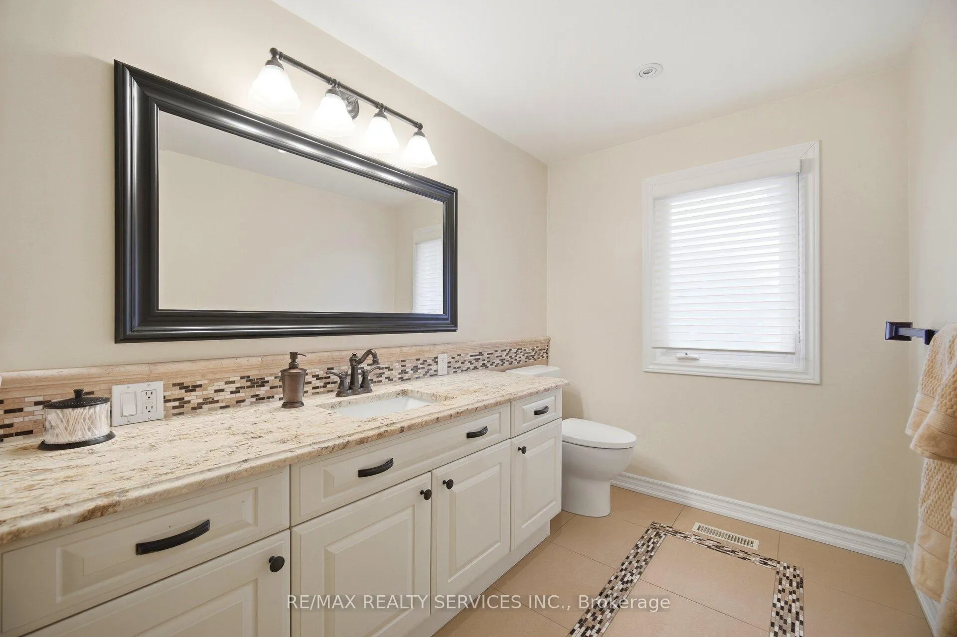 Photo 35 of 2 Whitmore Court, Brampton, Heart Lake West — HOMEH