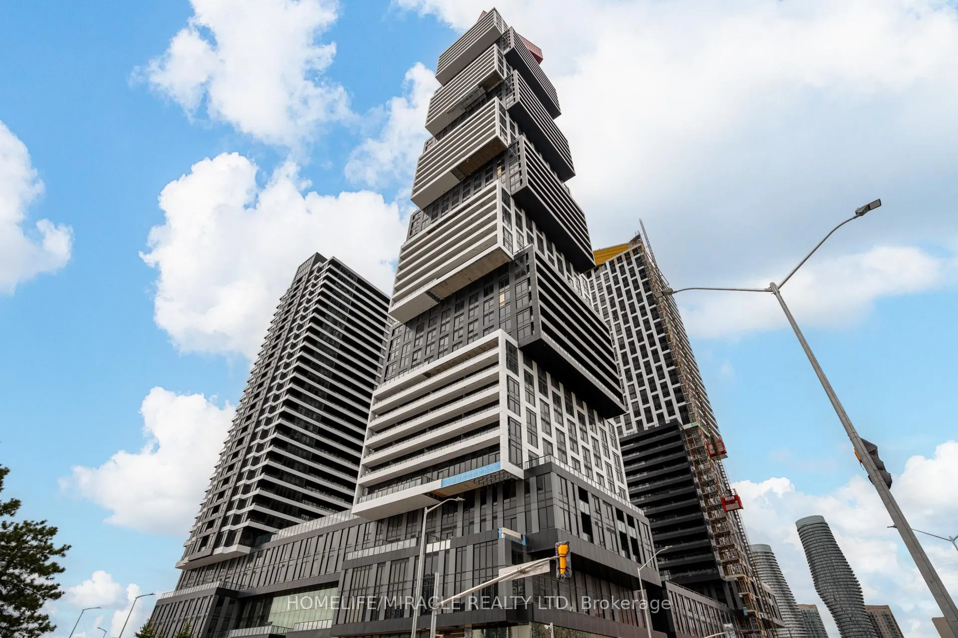 Photo 2 of Unit 4810, 4015 The Exchange, Mississauga, City Centre — HOMEH