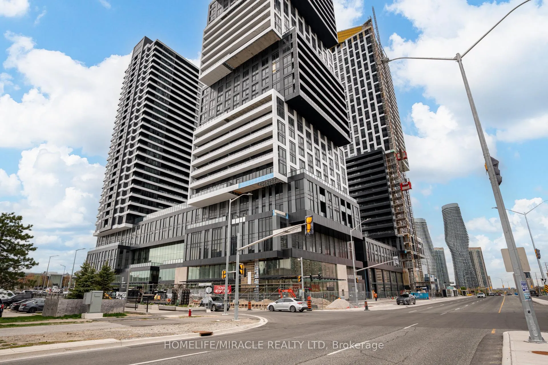 Photo 3 of Unit 4810, 4015 The Exchange, Mississauga, City Centre — HOMEH