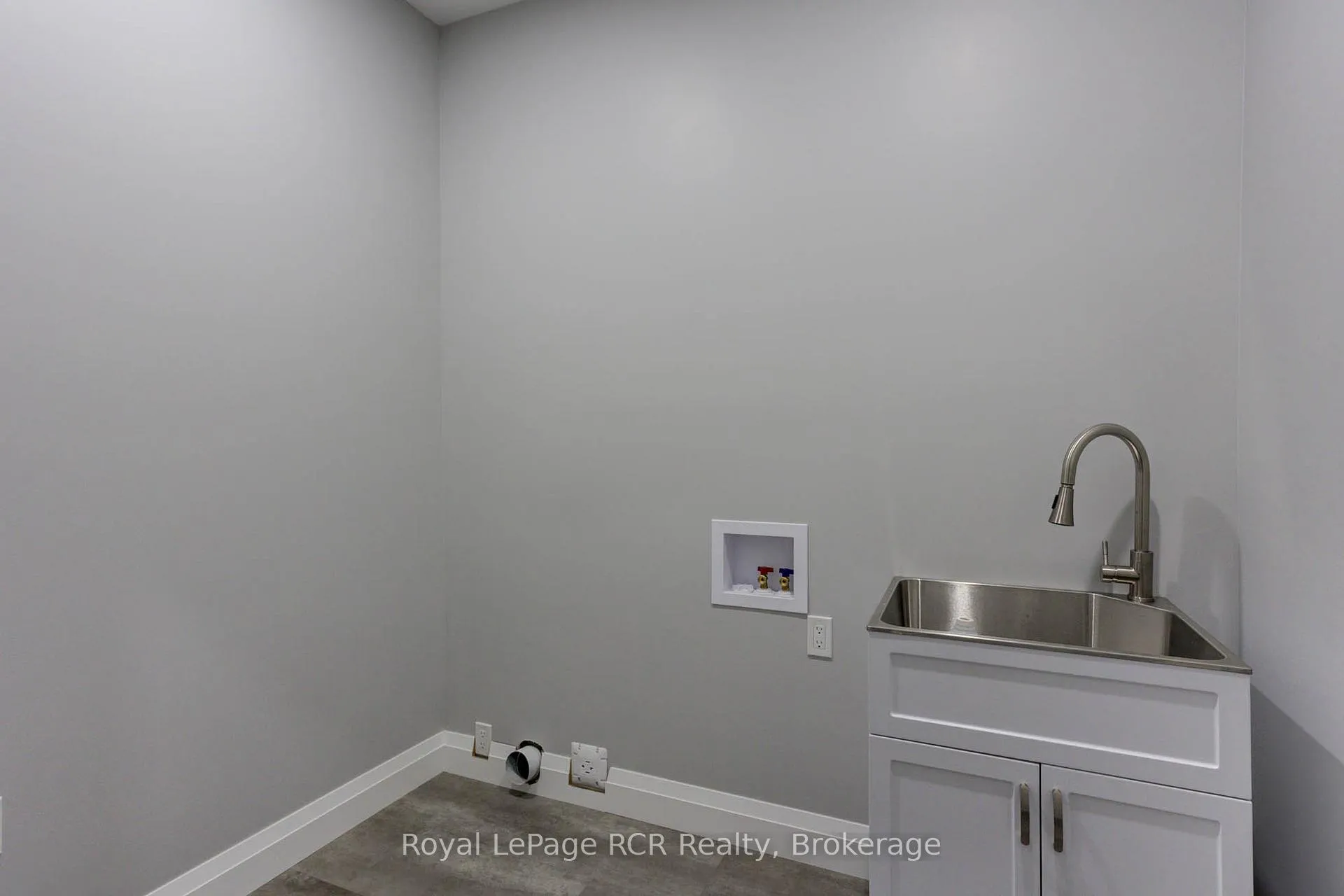 Photo 19 of 274 Queen Street S, North Perth, Elma — HOMEH