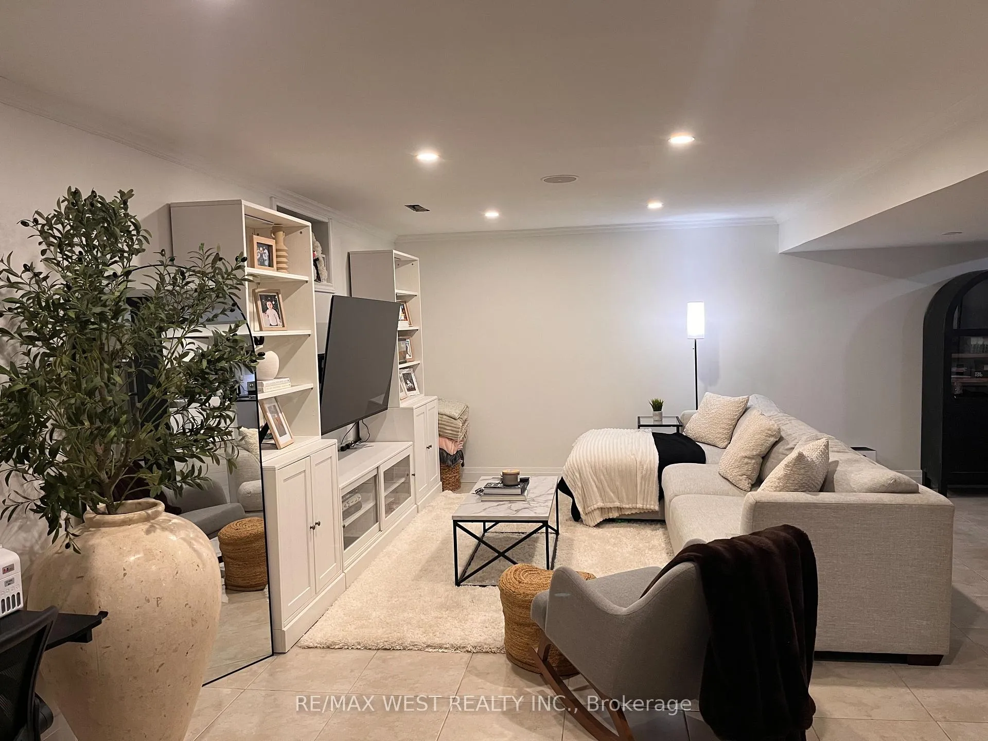 Photo 8 of 4 Inder heights Drive, Brampton, Snelgrove — HOMEH