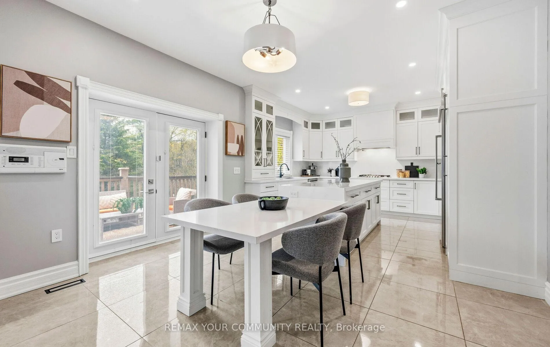 Photo 10 of 213 Willis Drive, Aurora, Aurora Highlands — HOMEH