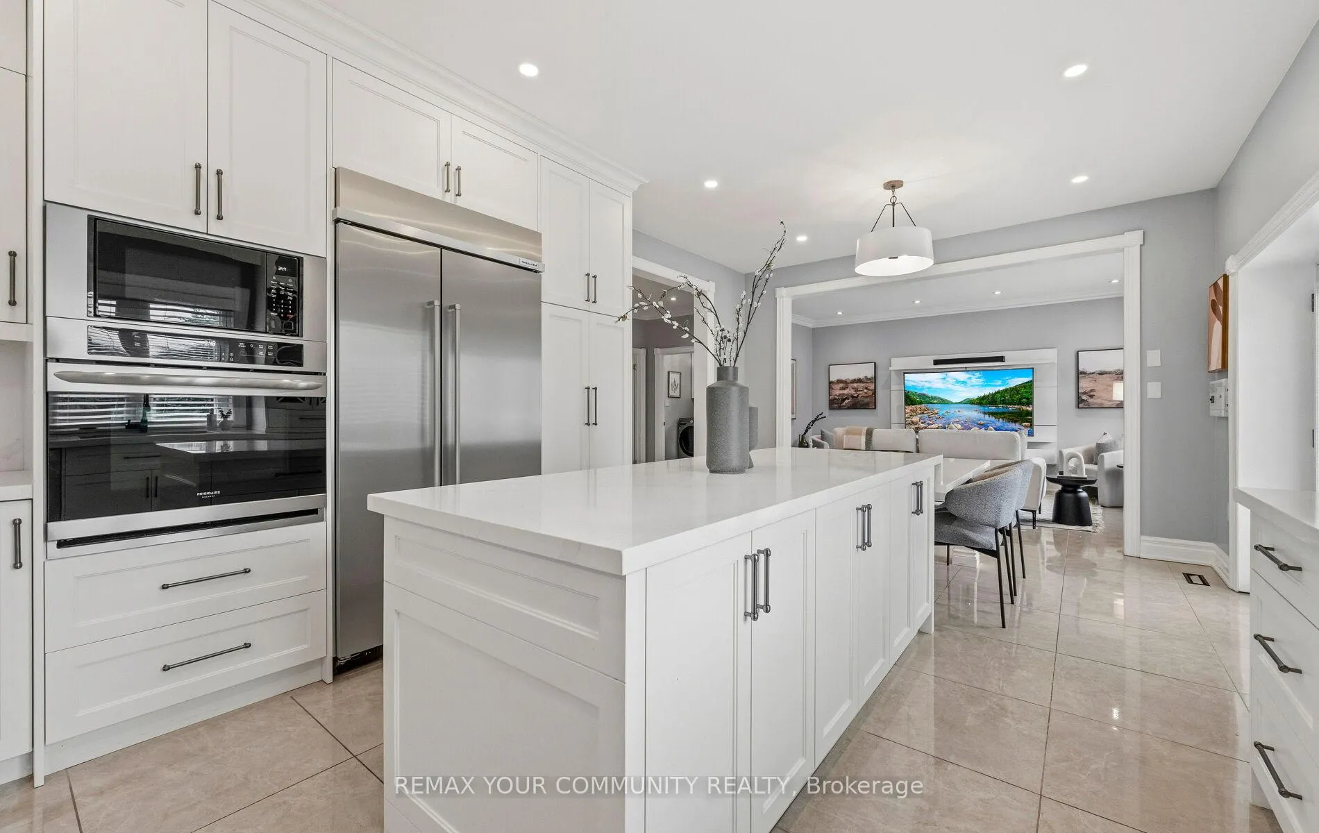 Photo 13 of 213 Willis Drive, Aurora, Aurora Highlands — HOMEH