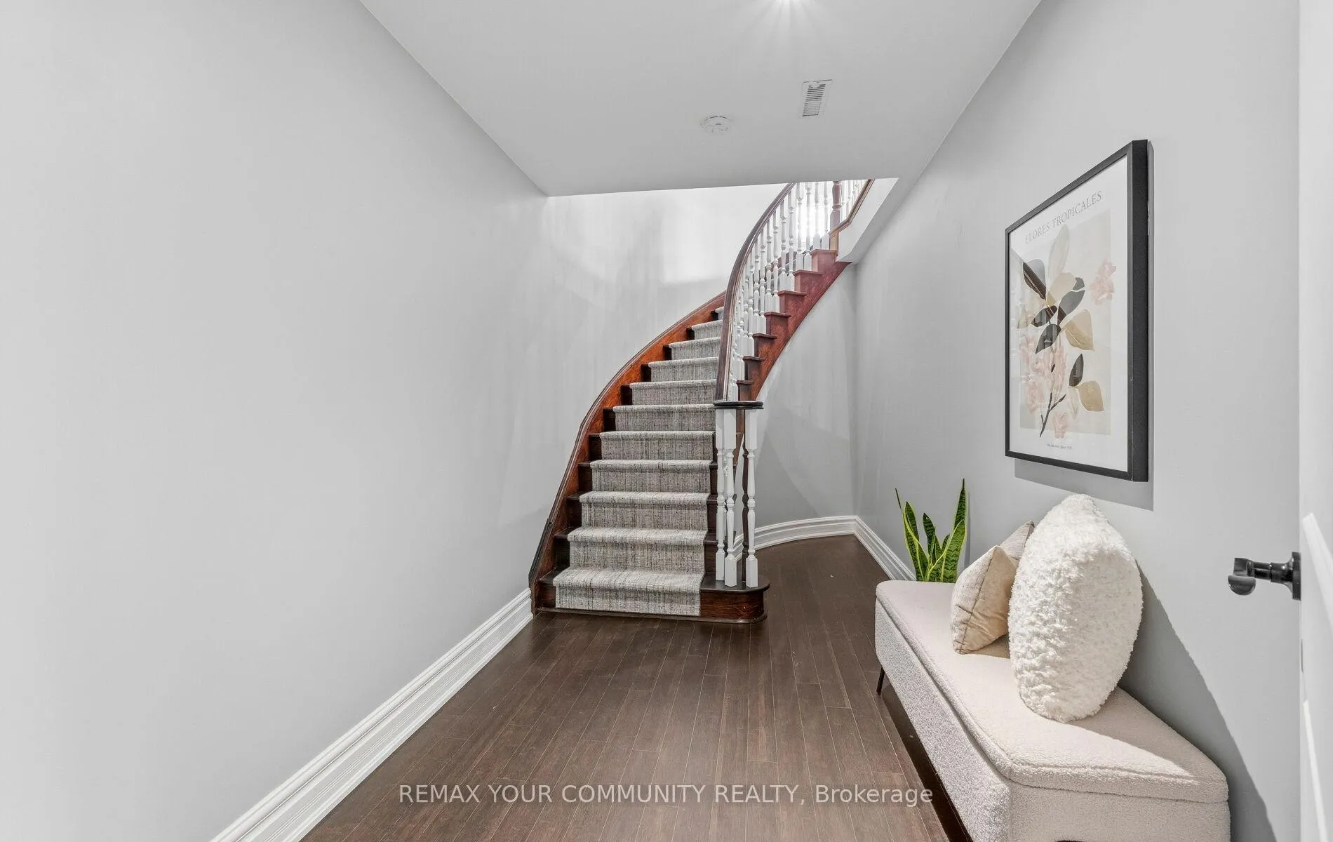 Photo 32 of 213 Willis Drive, Aurora, Aurora Highlands — HOMEH