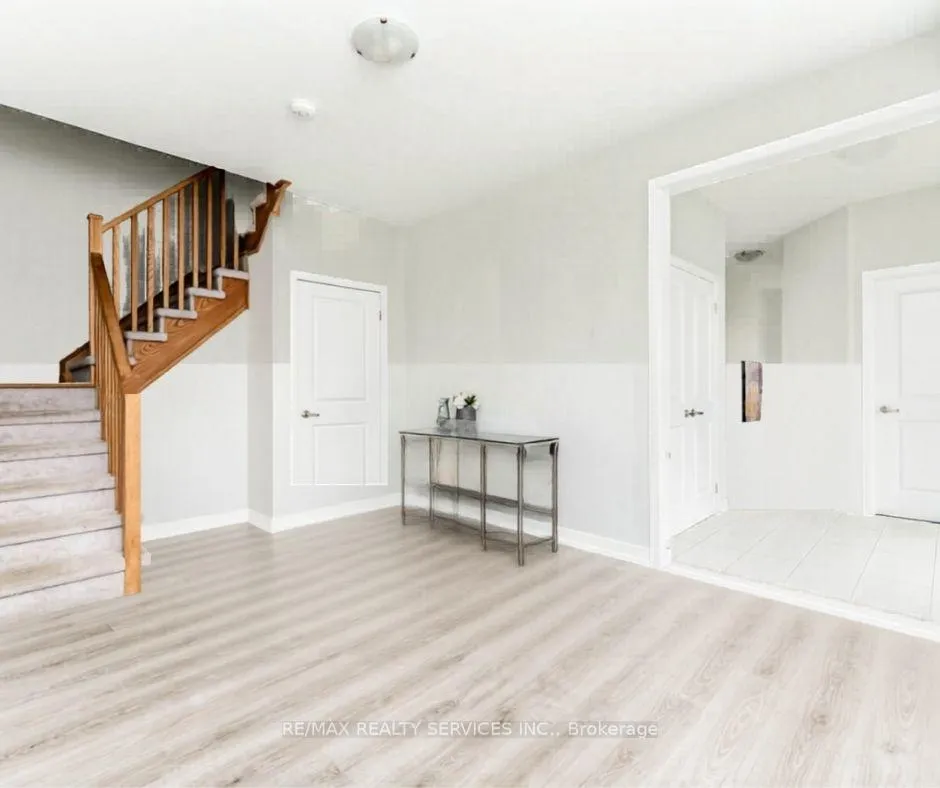 Photo 4 of 98 Pine Gate Place E, Whitby, Williamsburg — HOMEH
