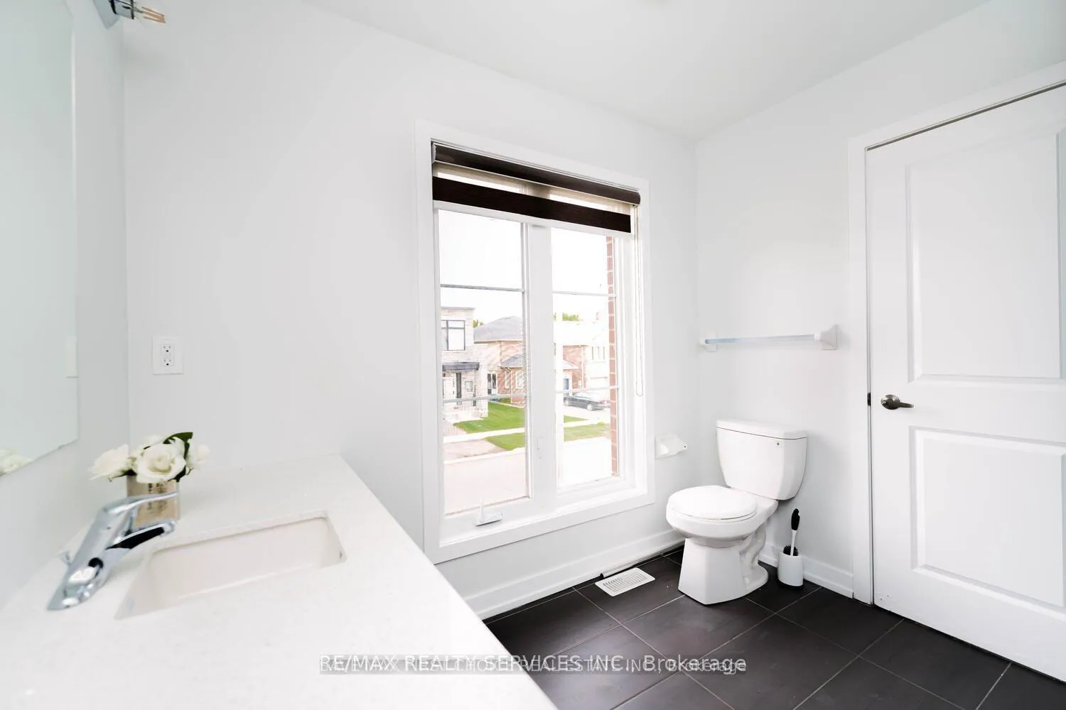 Photo 23 of 98 Pine Gate Place E, Whitby, Williamsburg — HOMEH