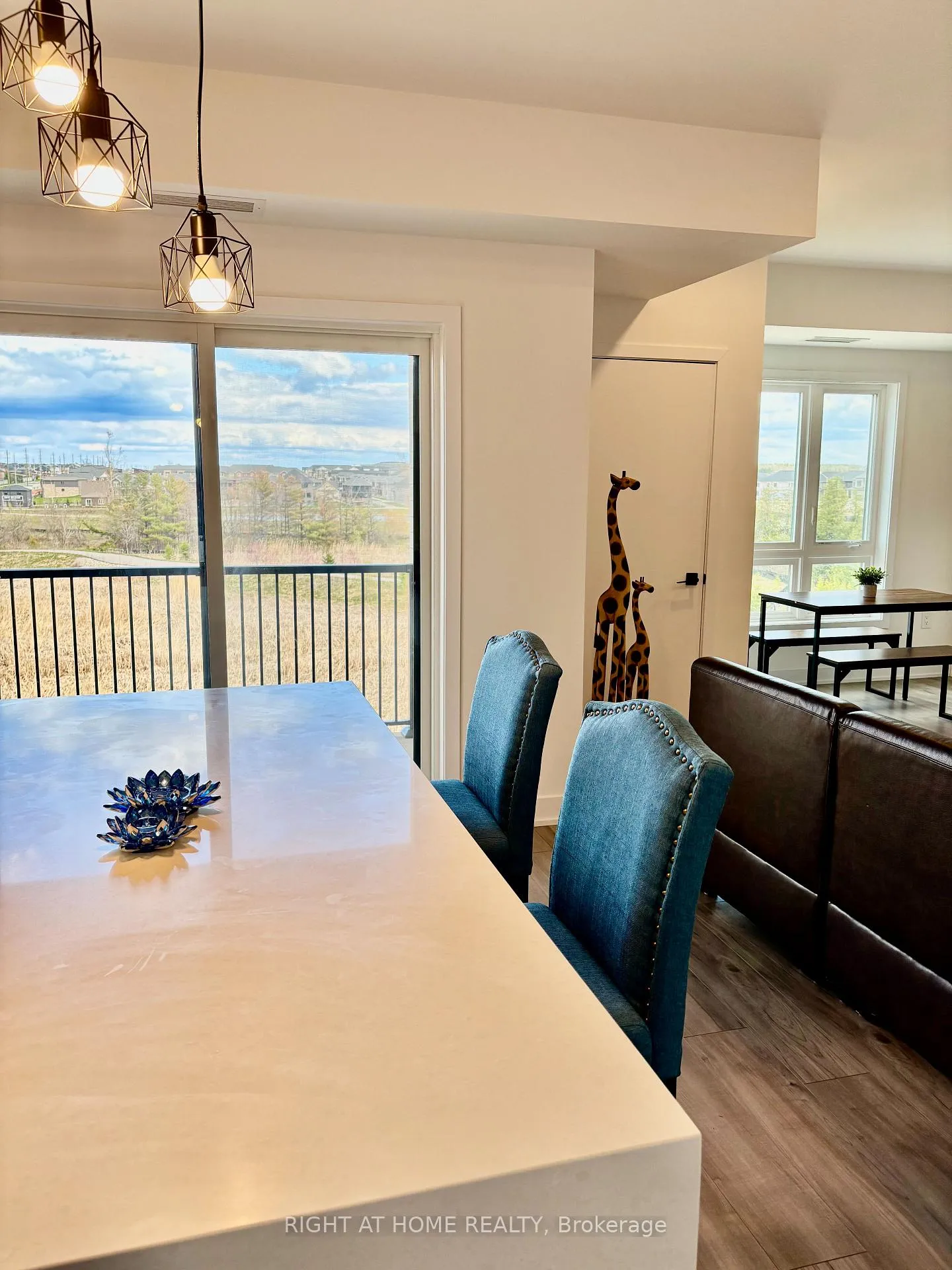 Photo 6 of Unit 302, 1 Chef Lane, Barrie, Innis-Shore — HOMEH