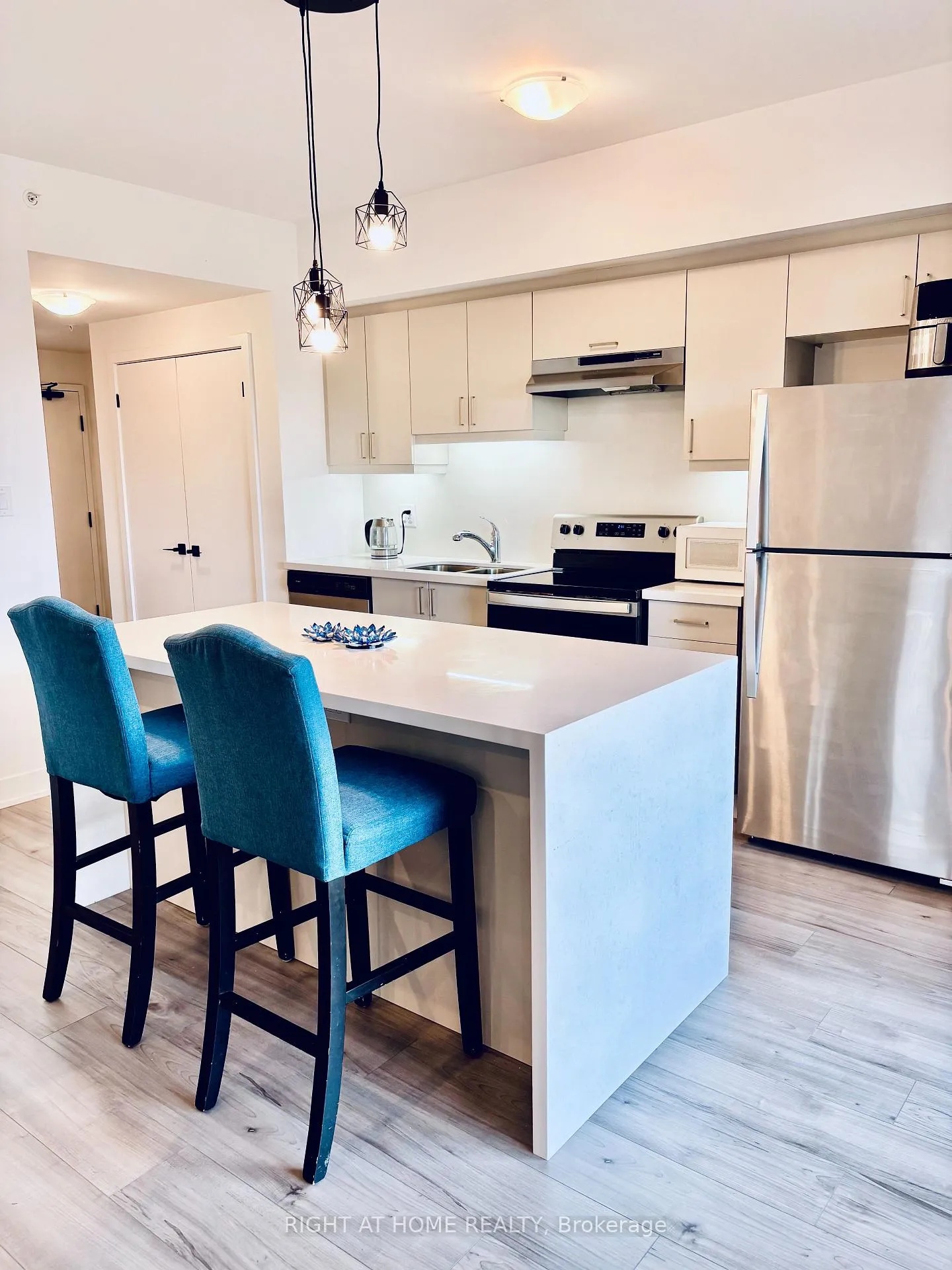 Photo 7 of Unit 302, 1 Chef Lane, Barrie, Innis-Shore — HOMEH