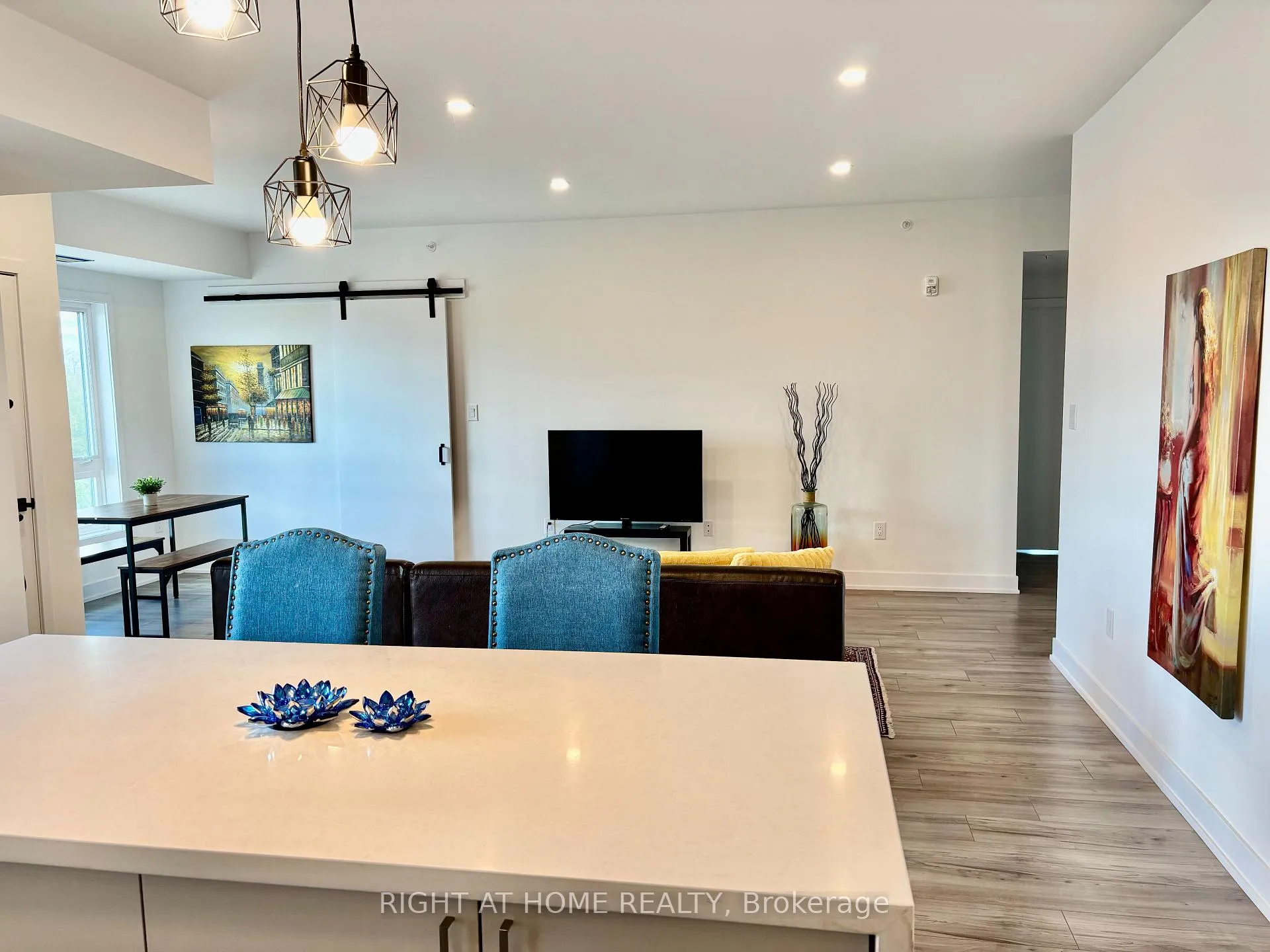 Photo 8 of Unit 302, 1 Chef Lane, Barrie, Innis-Shore — HOMEH