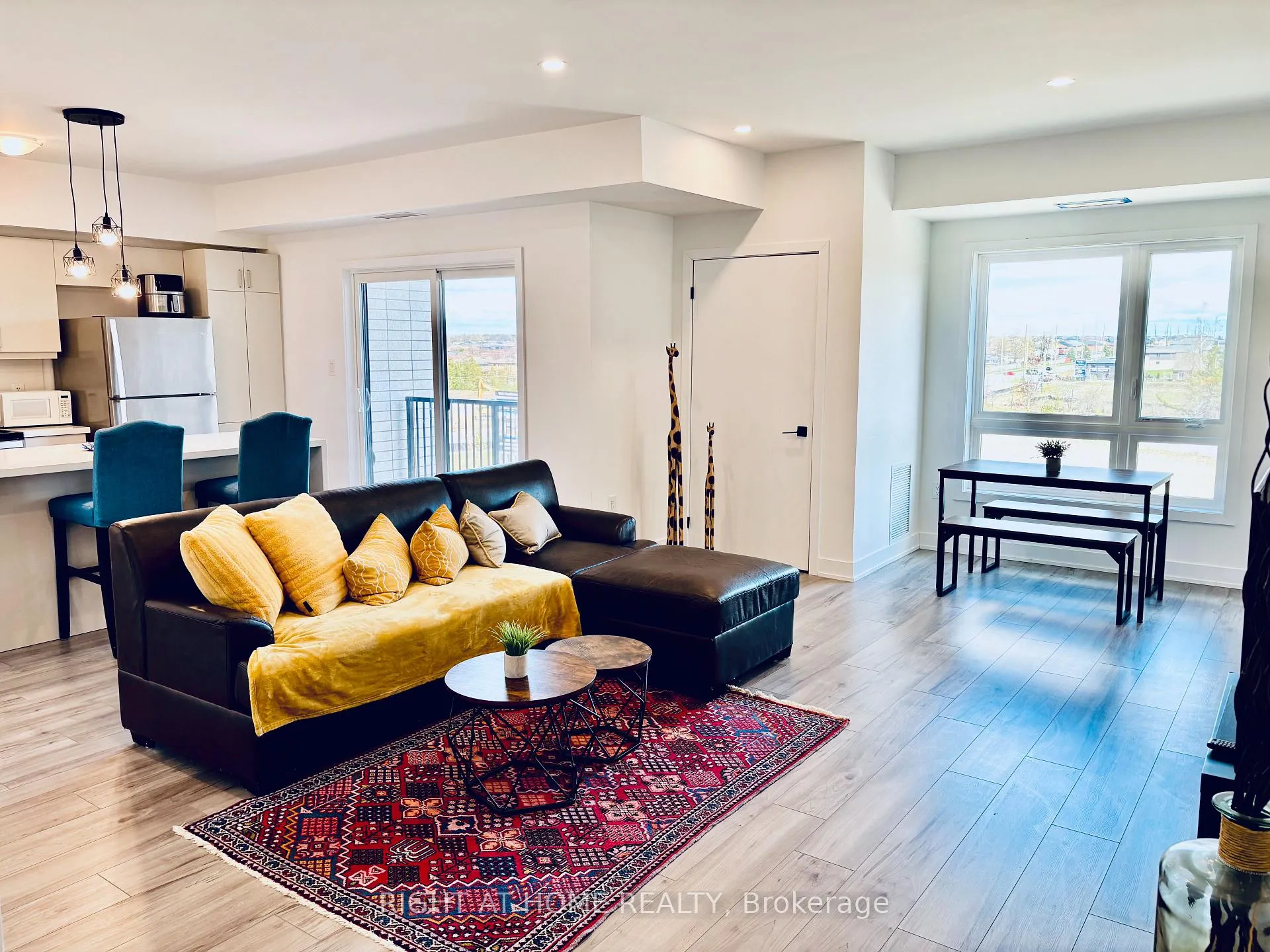 Photo 10 of Unit 302, 1 Chef Lane, Barrie, Innis-Shore — HOMEH
