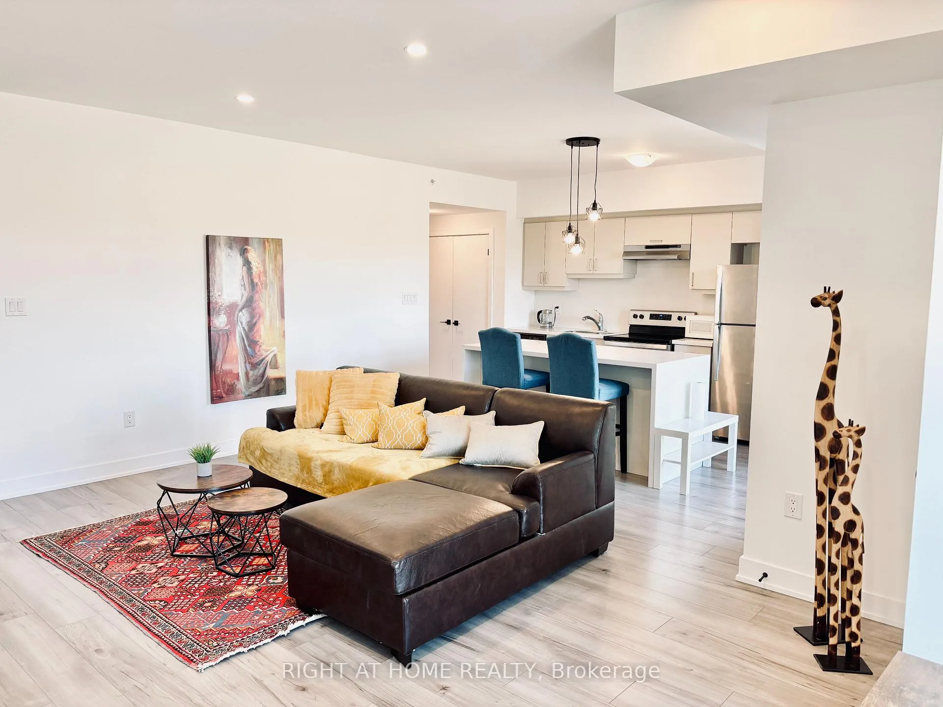 Photo 12 of Unit 302, 1 Chef Lane, Barrie, Innis-Shore — HOMEH