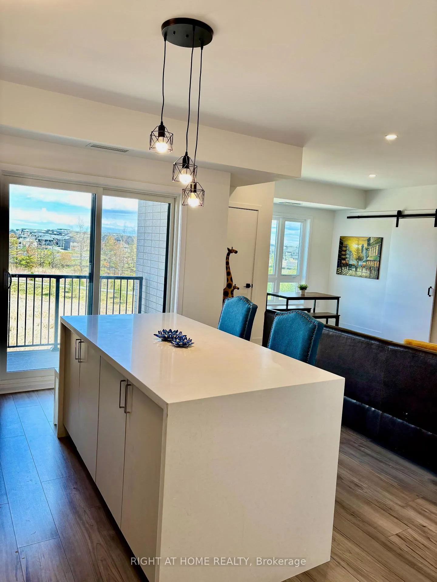 Photo 14 of Unit 302, 1 Chef Lane, Barrie, Innis-Shore — HOMEH