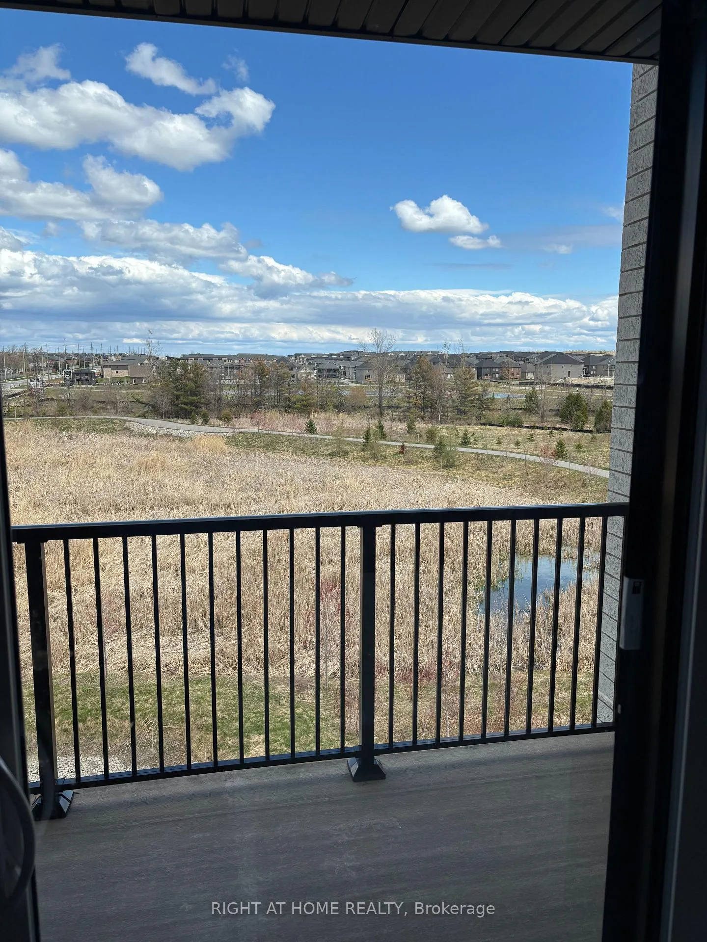 Photo 15 of Unit 302, 1 Chef Lane, Barrie, Innis-Shore — HOMEH