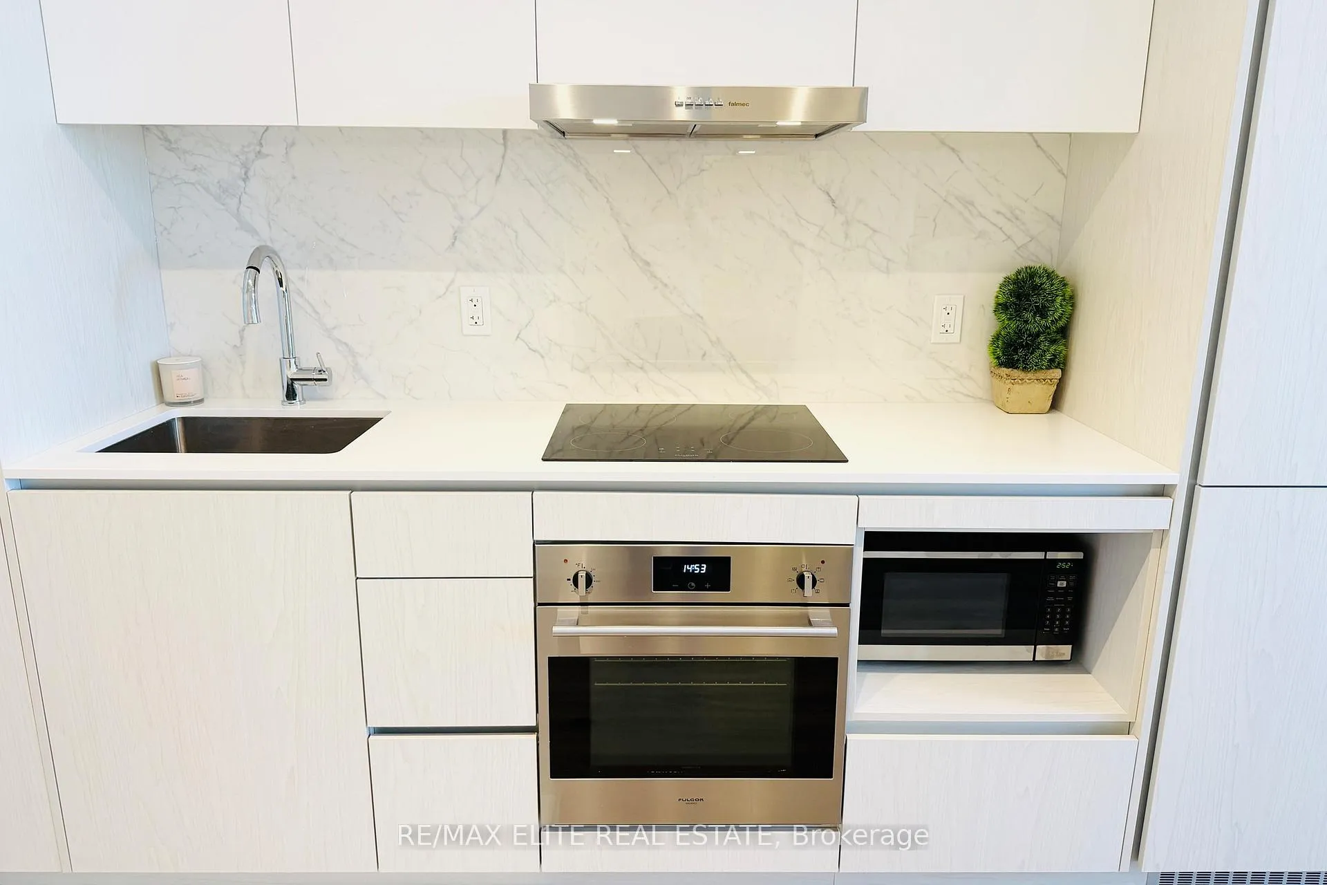 Photo 4 of Unit 3307, 28 Interchange Way, Vaughan, Vaughan Corporate Centre — HOMEH