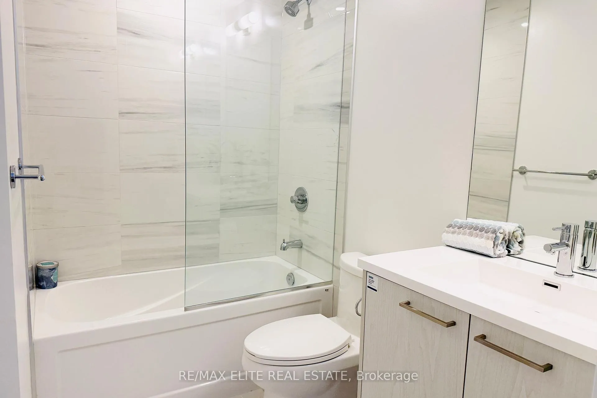 Photo 6 of Unit 3307, 28 Interchange Way, Vaughan, Vaughan Corporate Centre — HOMEH
