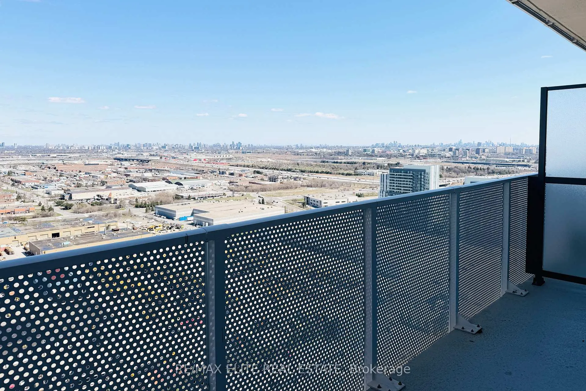 Photo 7 of Unit 3307, 28 Interchange Way, Vaughan, Vaughan Corporate Centre — HOMEH