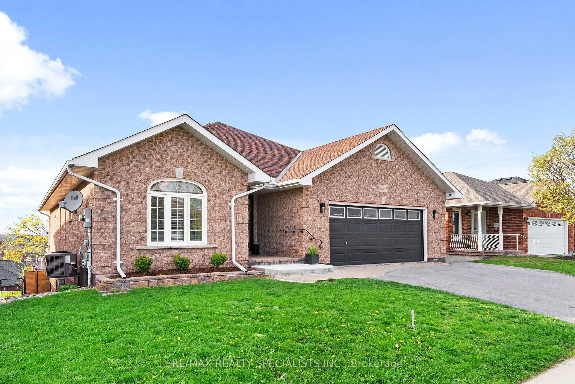 Photo 2 of 1692 Glenforest Boulevard, Peterborough, Monaghan Ward 2 — HOMEH