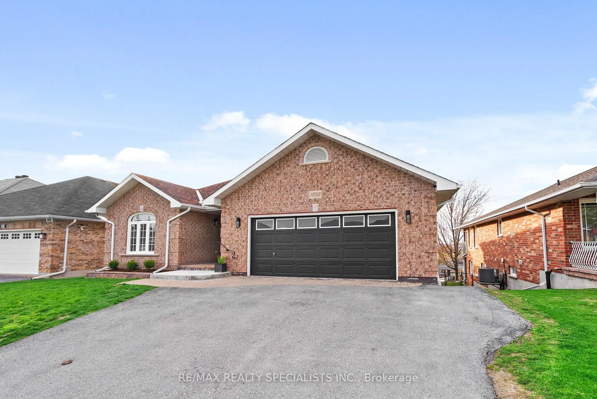 Photo 3 of 1692 Glenforest Boulevard, Peterborough, Monaghan Ward 2 — HOMEH