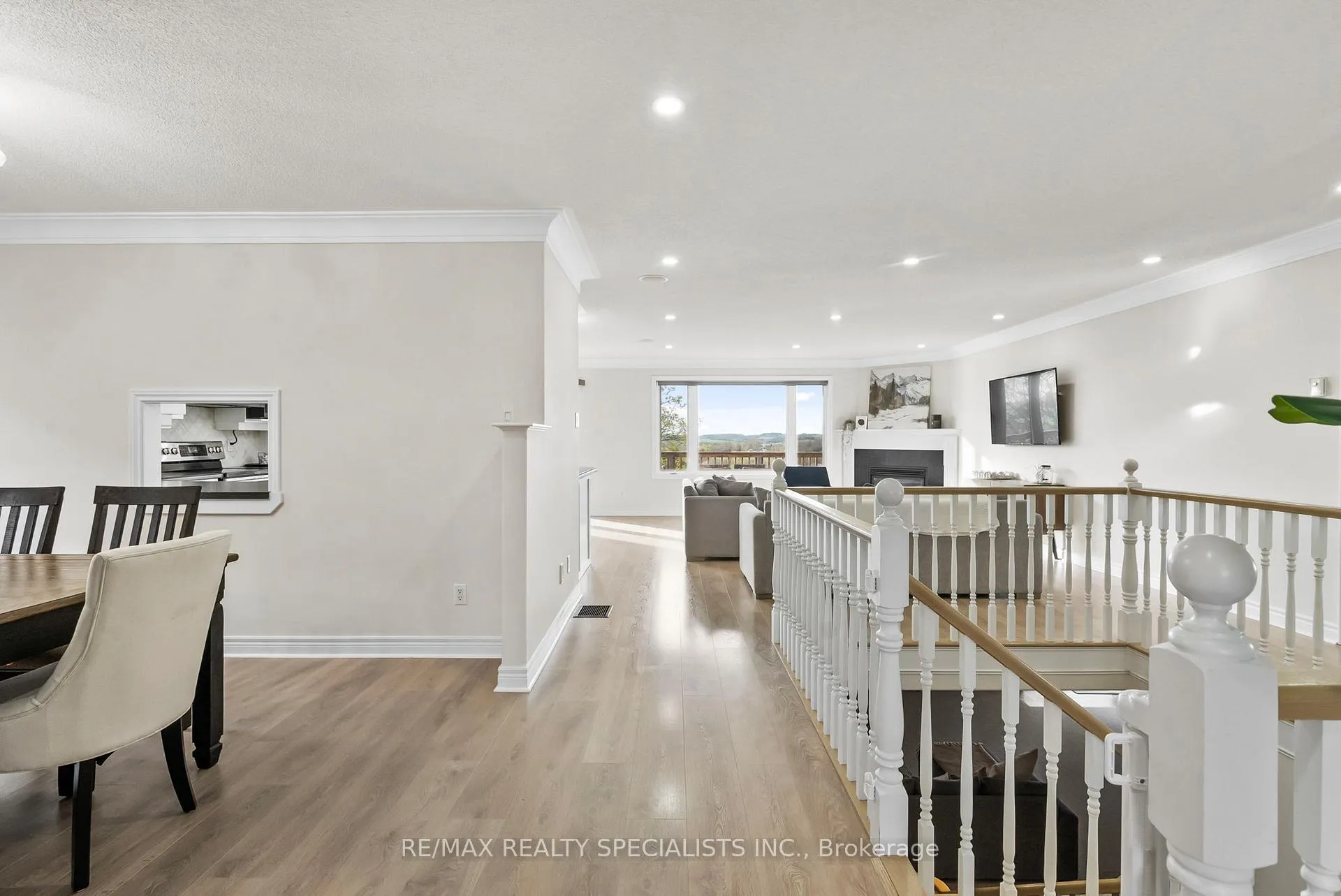 Photo 6 of 1692 Glenforest Boulevard, Peterborough, Monaghan Ward 2 — HOMEH