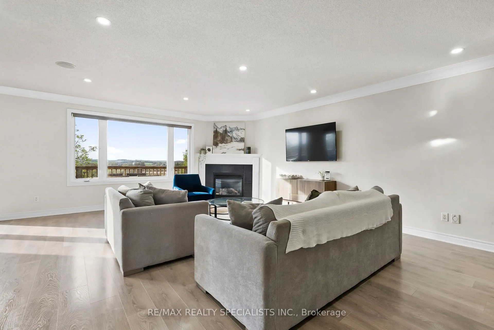 Photo 9 of 1692 Glenforest Boulevard, Peterborough, Monaghan Ward 2 — HOMEH