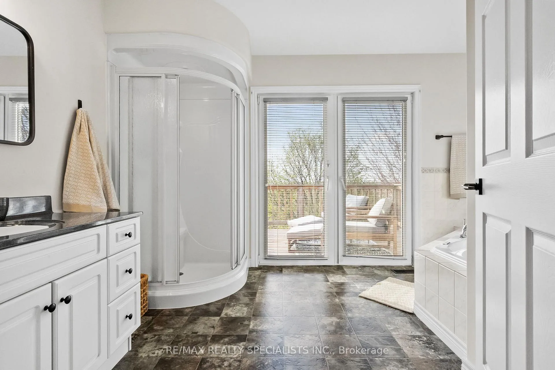 Photo 26 of 1692 Glenforest Boulevard, Peterborough, Monaghan Ward 2 — HOMEH