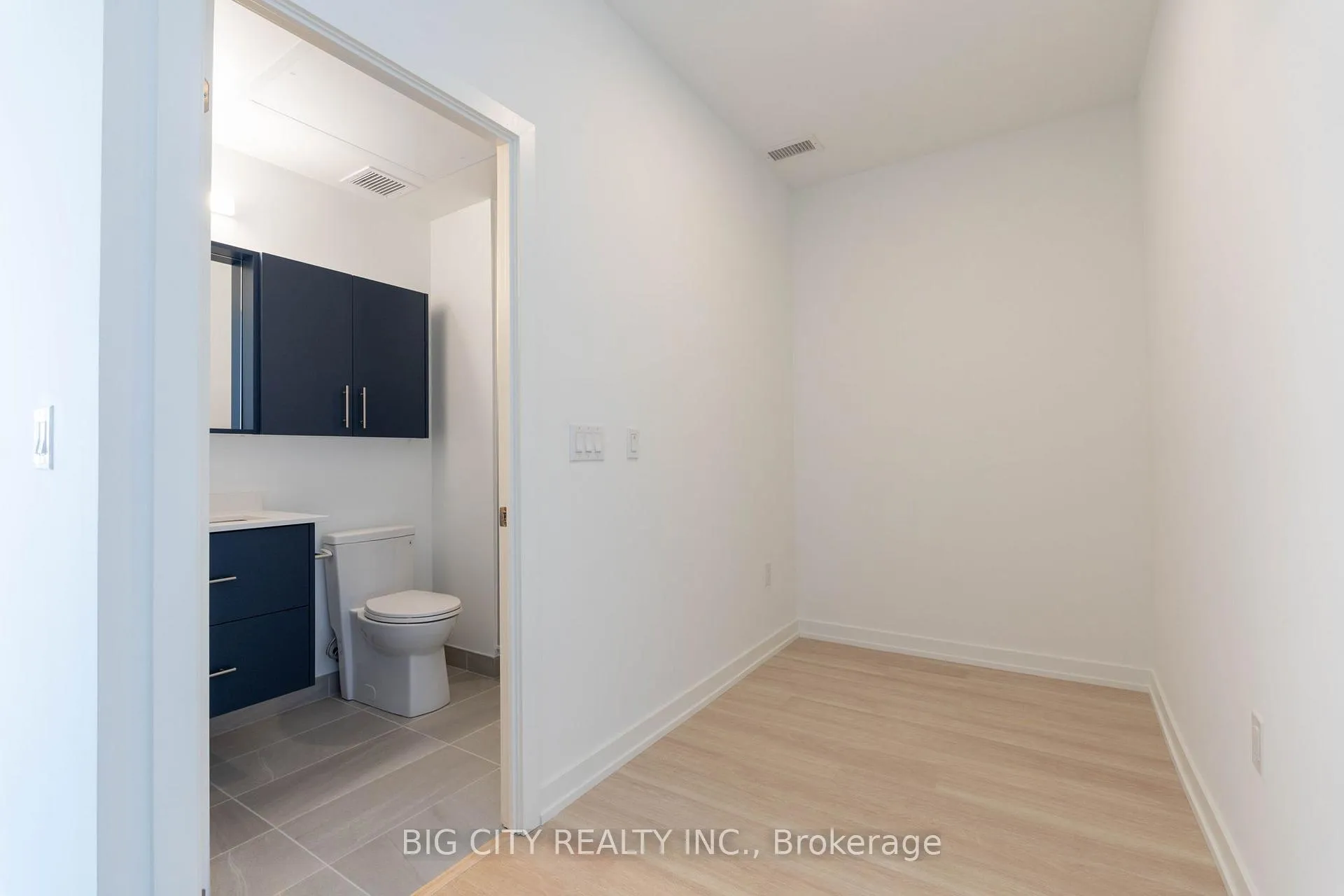 Photo 7 of Unit 1812, 9763 Markham Road, Markham, Greensborough — HOMEH