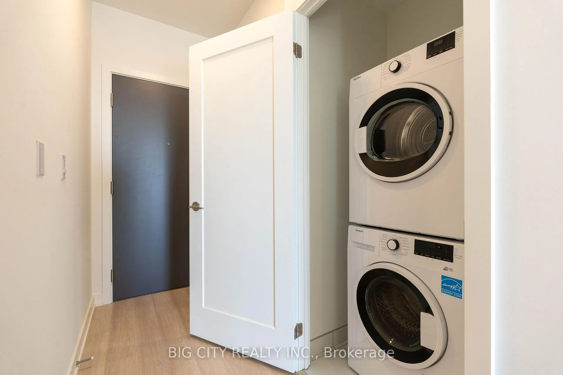 Photo 11 of Unit 1812, 9763 Markham Road, Markham, Greensborough — HOMEH