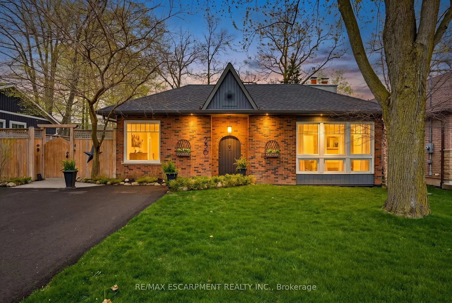 Photo 1 of 236 Parkside Drive, Hamilton, Waterdown — HOMEH