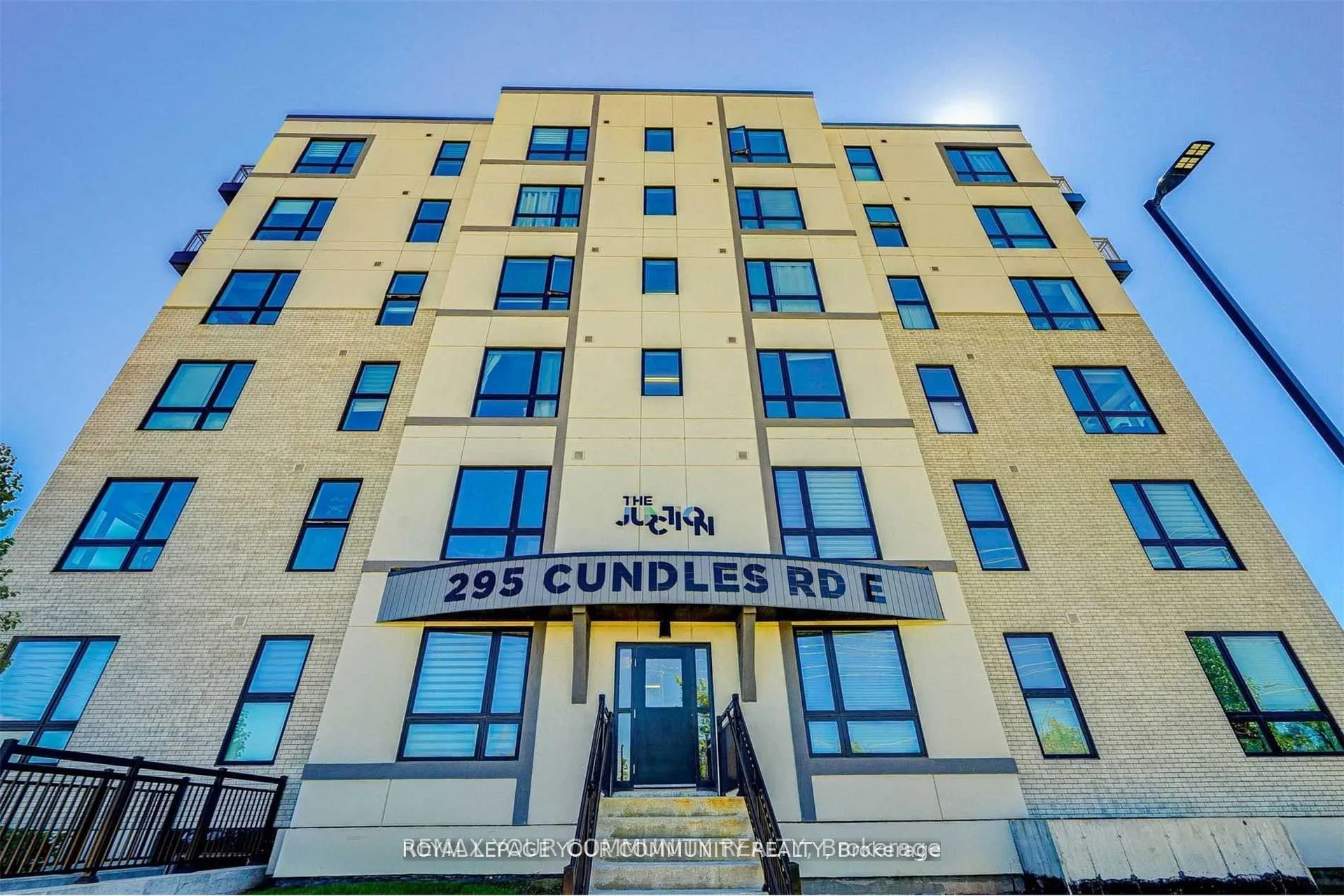 Front of Unit 304, 295 Cundles Road