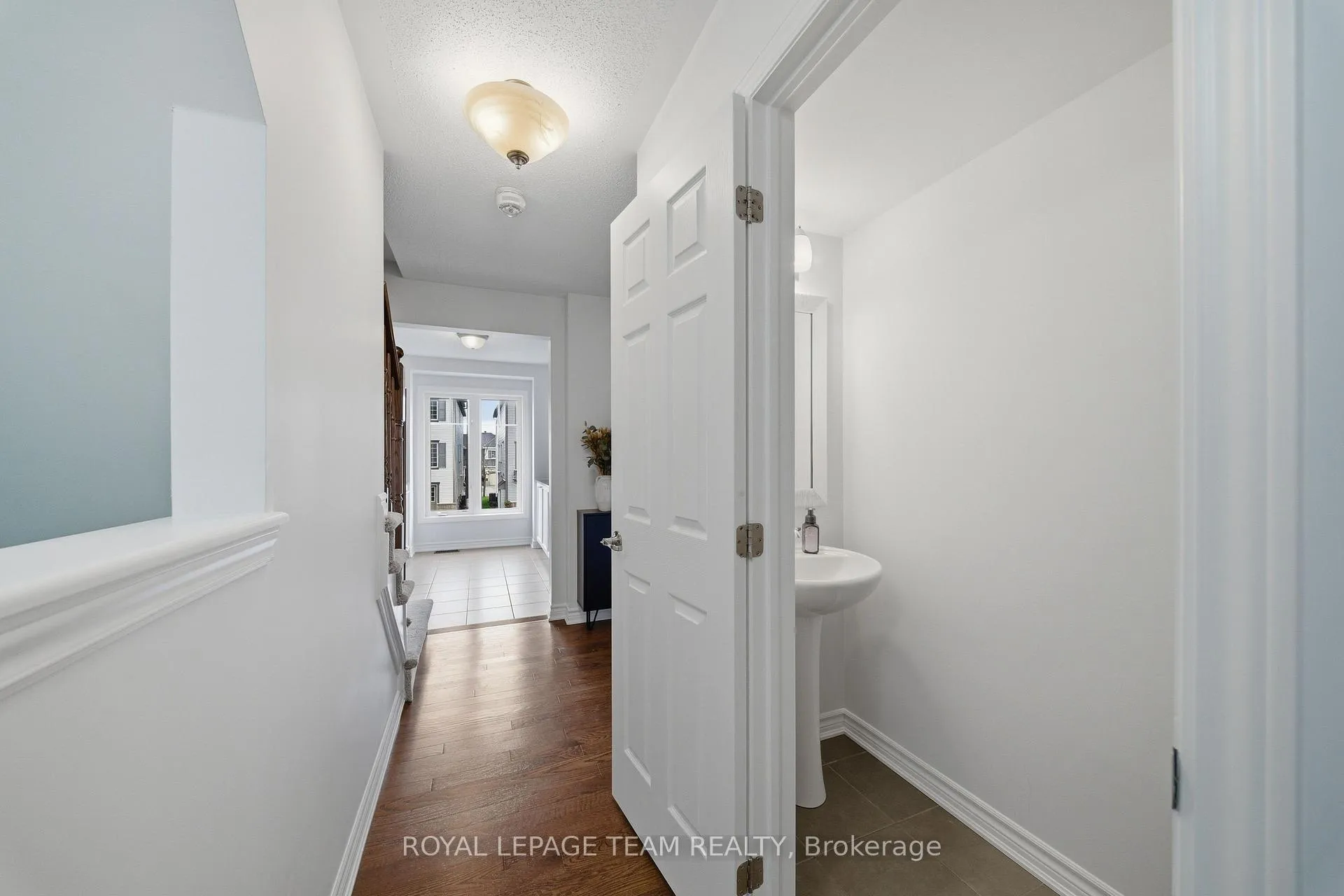Photo 3 of 599 Foxlight Circle, Ottawa, Kanata - Emerald Meadows/Trailwest — HOMEH
