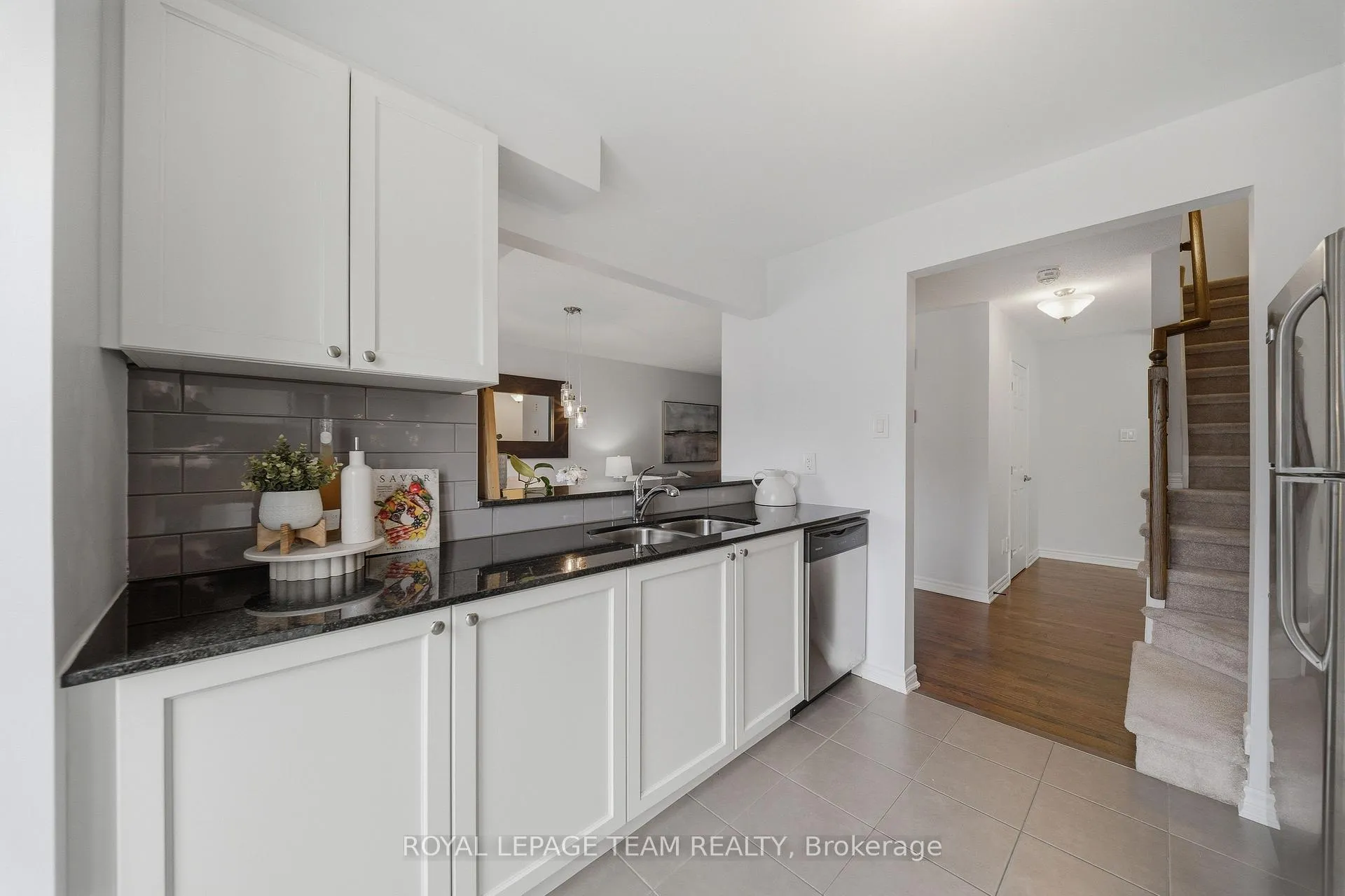 Photo 4 of 599 Foxlight Circle, Ottawa, Kanata - Emerald Meadows/Trailwest — HOMEH