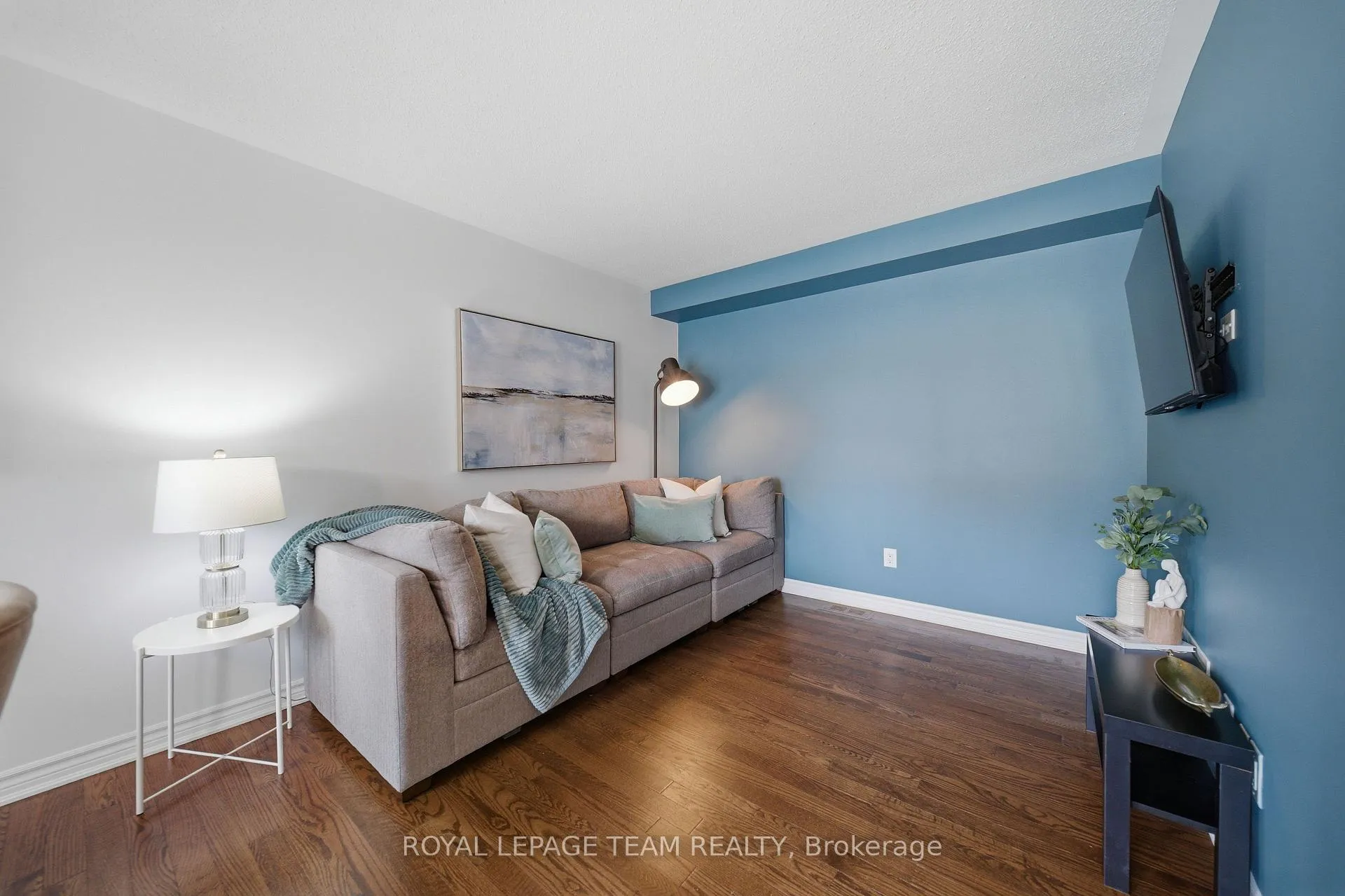 Photo 9 of 599 Foxlight Circle, Ottawa, Kanata - Emerald Meadows/Trailwest — HOMEH