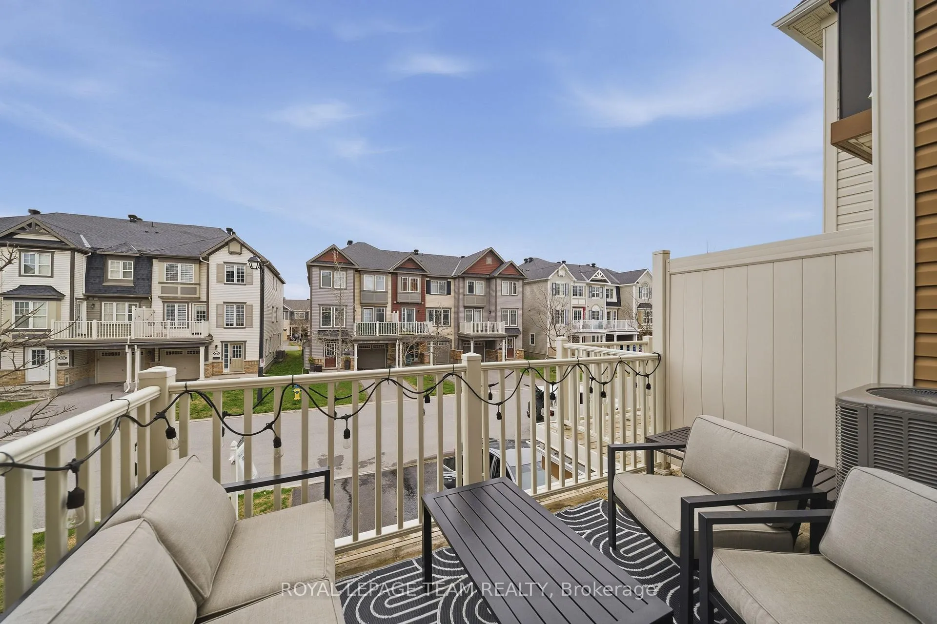 Photo 10 of 599 Foxlight Circle, Ottawa, Kanata - Emerald Meadows/Trailwest — HOMEH