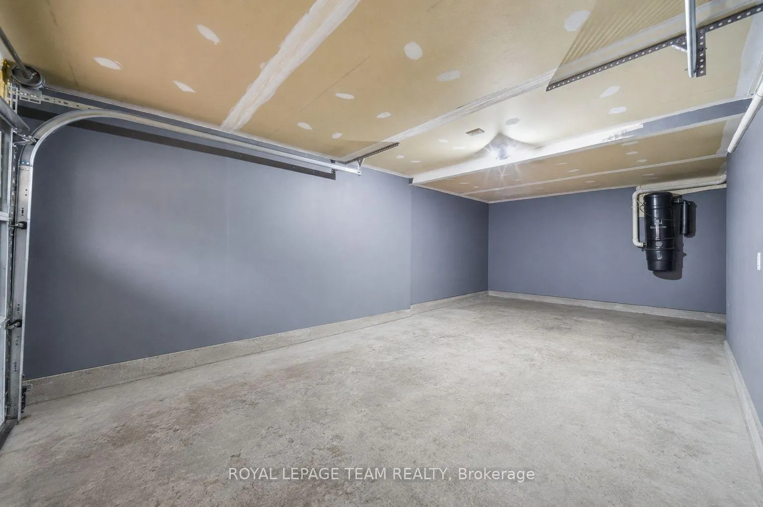 Photo 16 of 599 Foxlight Circle, Ottawa, Kanata - Emerald Meadows/Trailwest — HOMEH