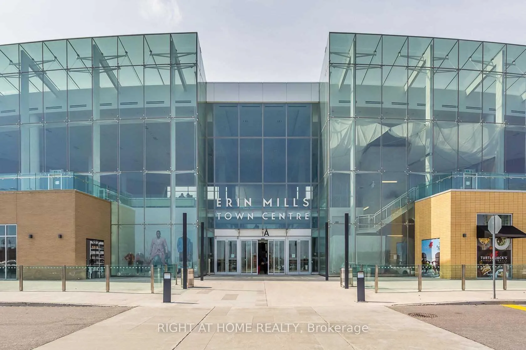 Front of Unit 1817, 2520 Eglinton Avenue W