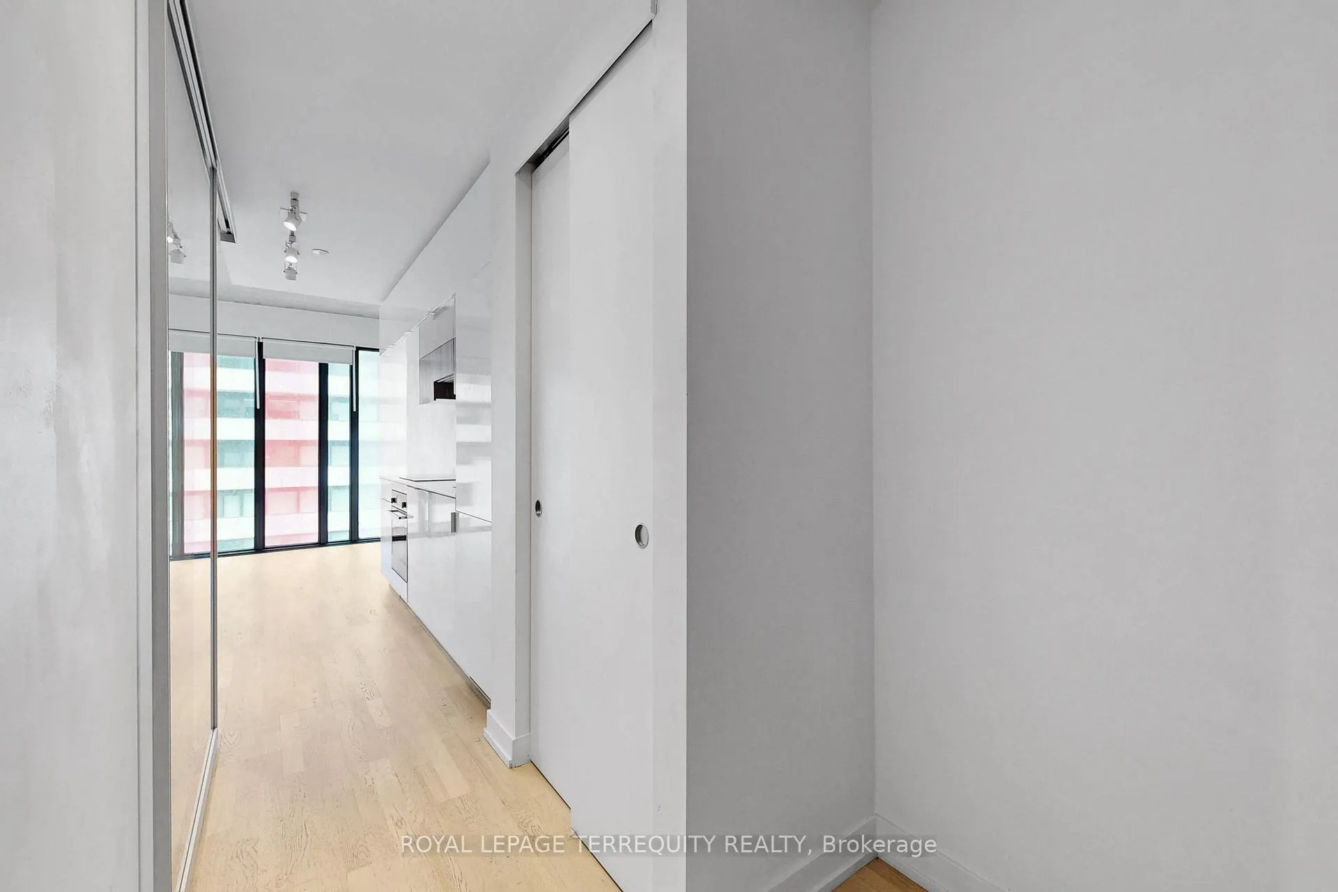Photo 4 of Unit 2802, 185 Roehampton Avenue, Toronto, Mount Pleasant West — HOMEH