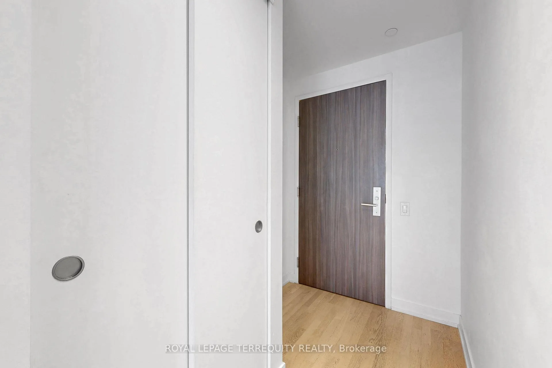 Photo 5 of Unit 2802, 185 Roehampton Avenue, Toronto, Mount Pleasant West — HOMEH