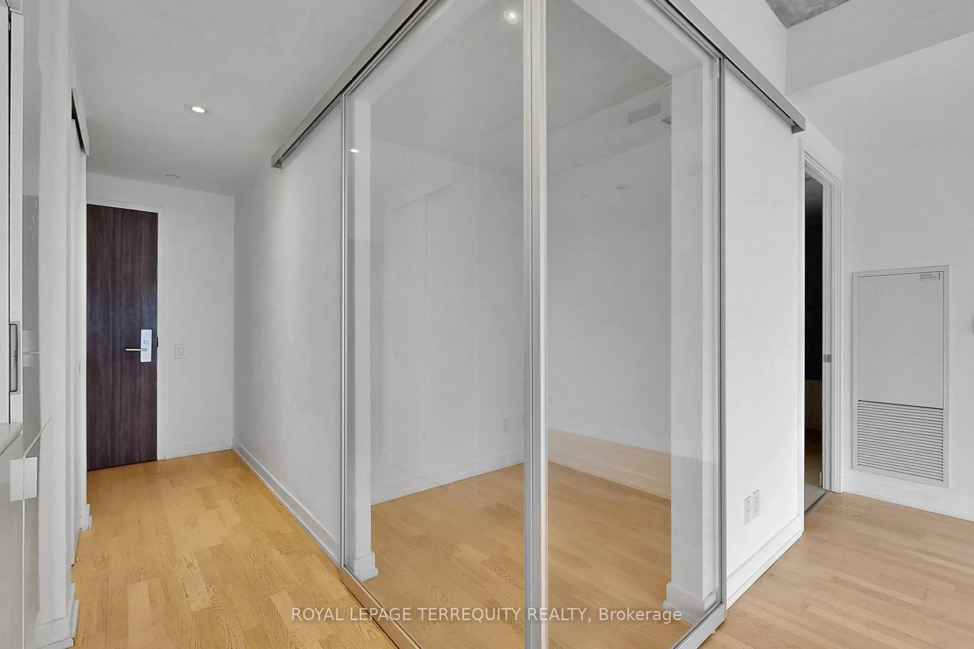 Photo 6 of Unit 2802, 185 Roehampton Avenue, Toronto, Mount Pleasant West — HOMEH