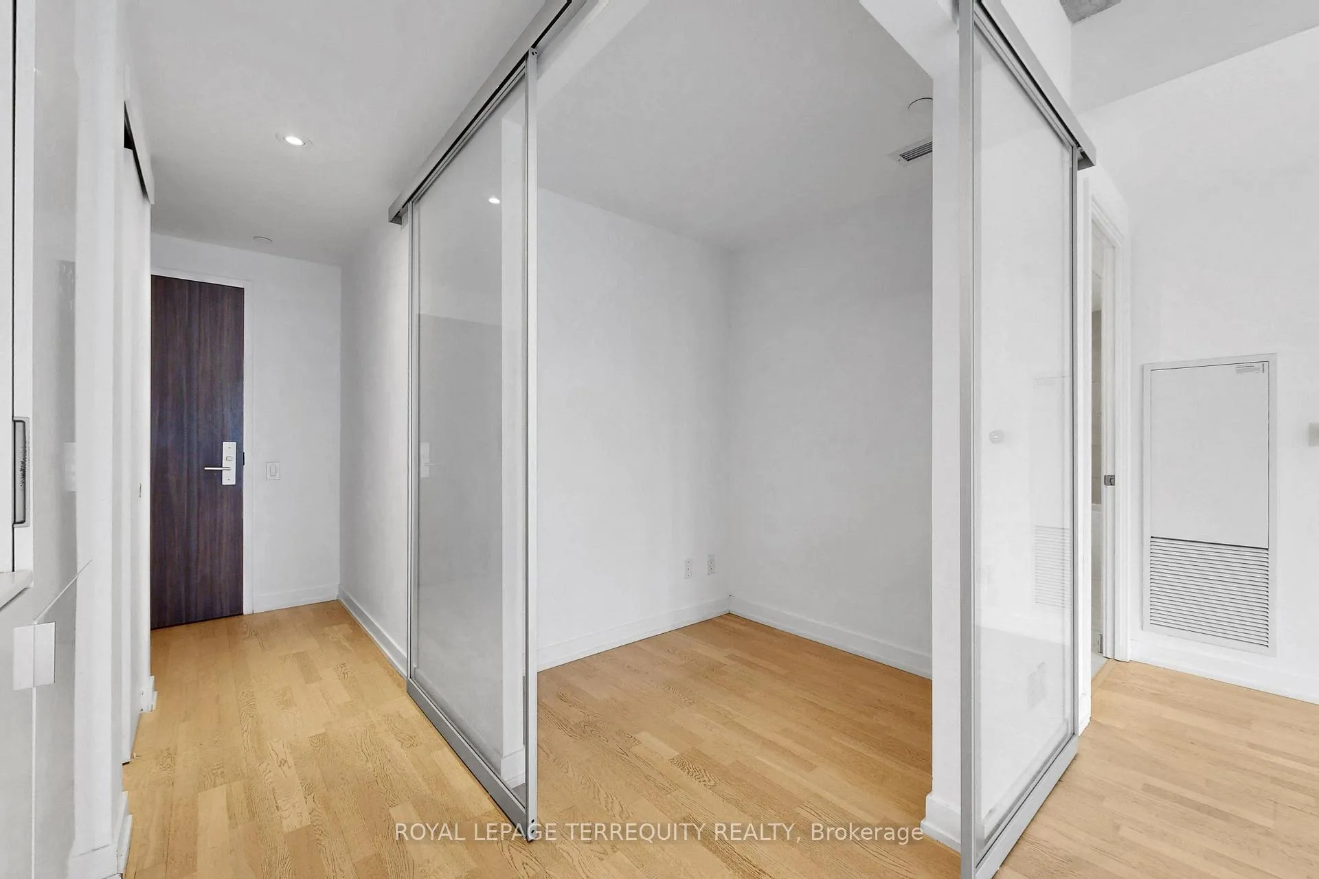 Photo 7 of Unit 2802, 185 Roehampton Avenue, Toronto, Mount Pleasant West — HOMEH