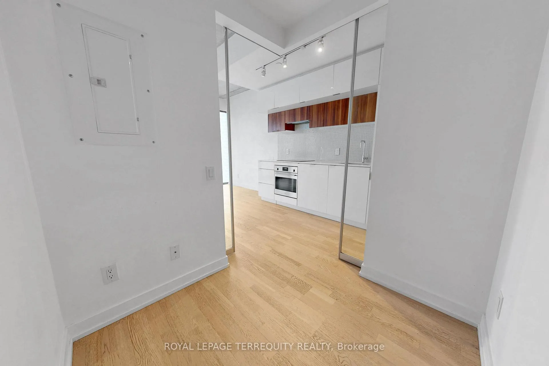 Photo 8 of Unit 2802, 185 Roehampton Avenue, Toronto, Mount Pleasant West — HOMEH